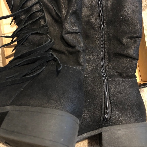 Steve Madden black boots with fringes 🖤4 - Picture 3 of 5